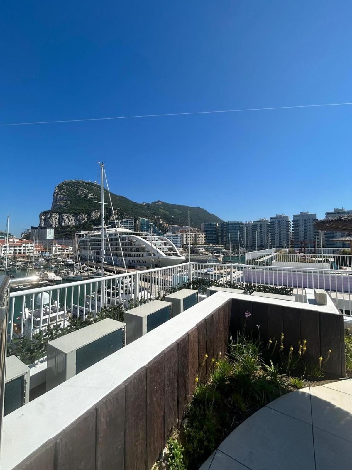 Marina Club Luxury Private Studio With Pool And Incredible Views Гибралтар Екстериор снимка
