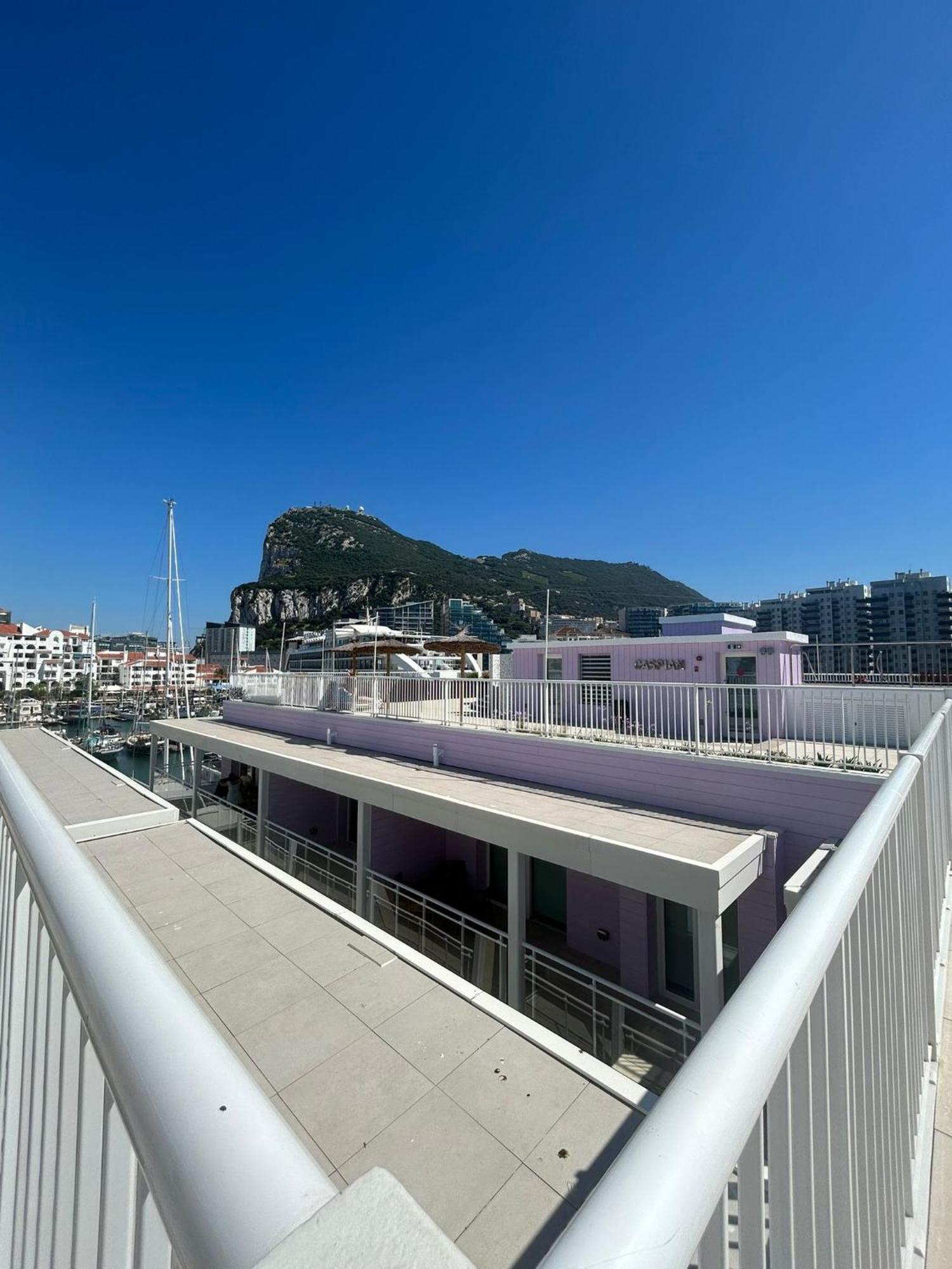 Marina Club Luxury Private Studio With Pool And Incredible Views Гибралтар Екстериор снимка