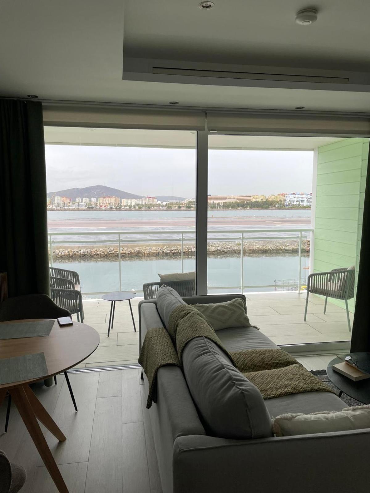 Marina Club Luxury Private Studio With Pool And Incredible Views Гибралтар Екстериор снимка