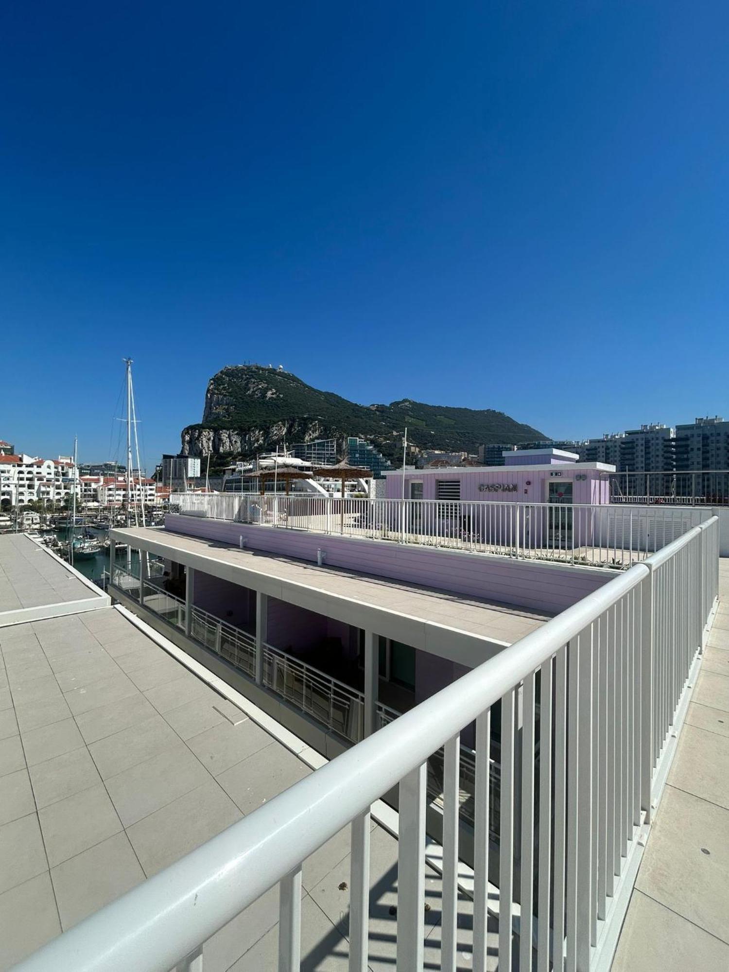 Marina Club Luxury Private Studio With Pool And Incredible Views Гибралтар Екстериор снимка
