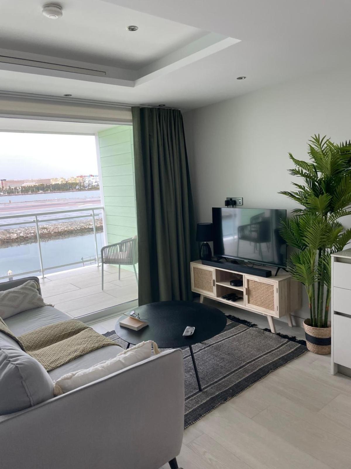 Marina Club Luxury Private Studio With Pool And Incredible Views Гибралтар Екстериор снимка