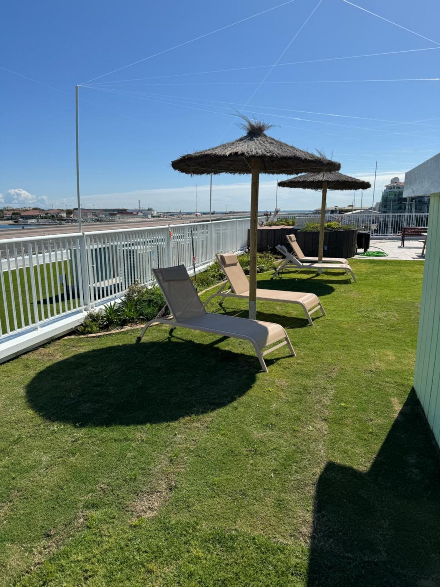 Marina Club Luxury Private Studio With Pool And Incredible Views Гибралтар Екстериор снимка