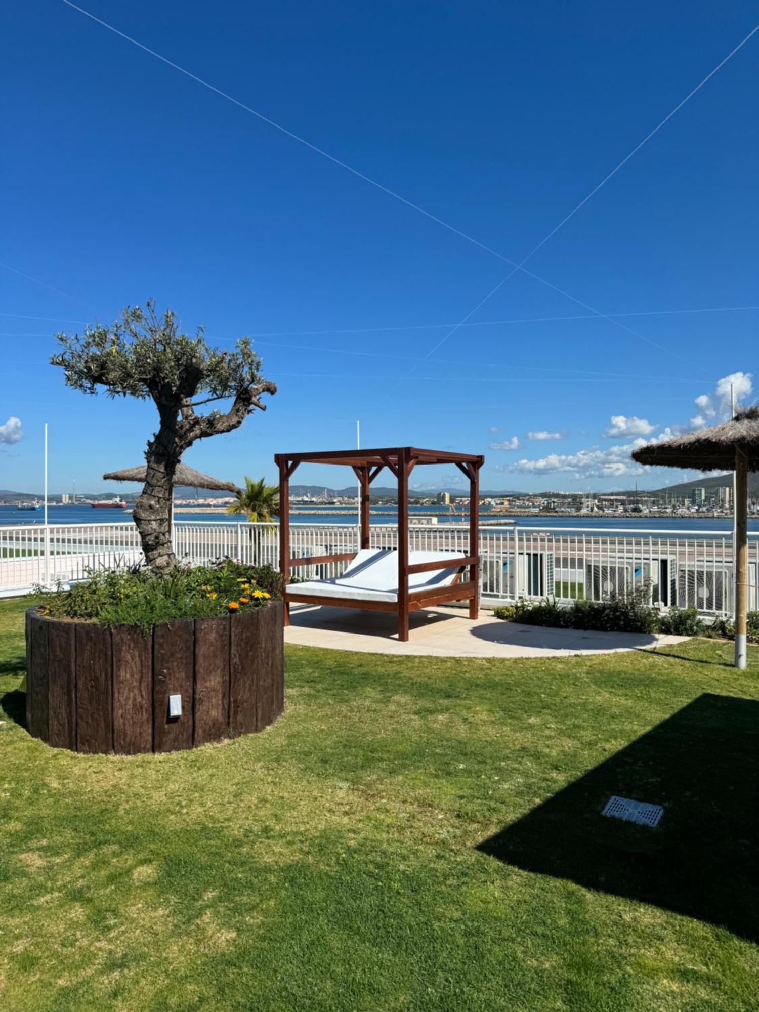 Marina Club Luxury Private Studio With Pool And Incredible Views Гибралтар Екстериор снимка