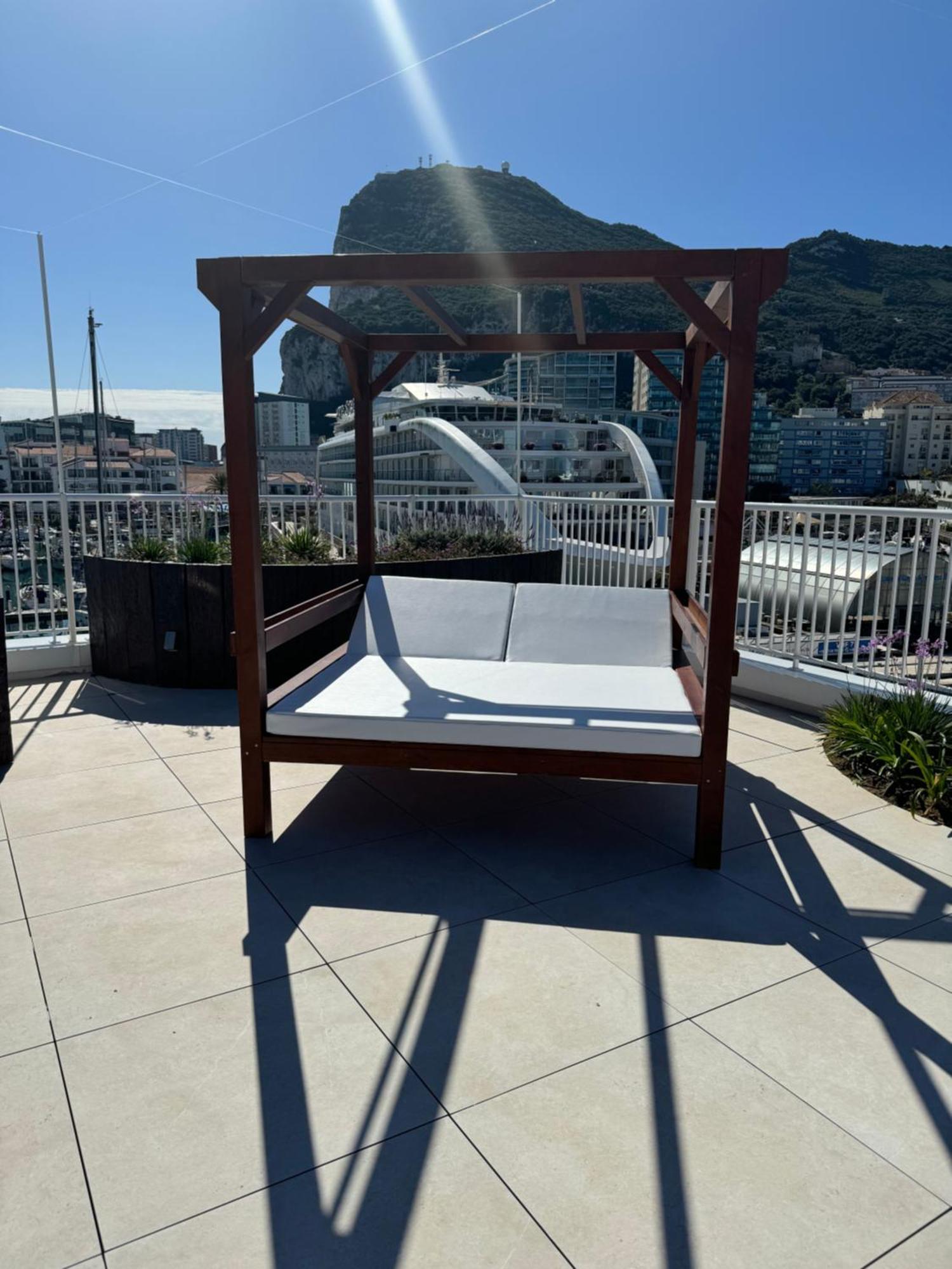 Marina Club Luxury Private Studio With Pool And Incredible Views Гибралтар Екстериор снимка